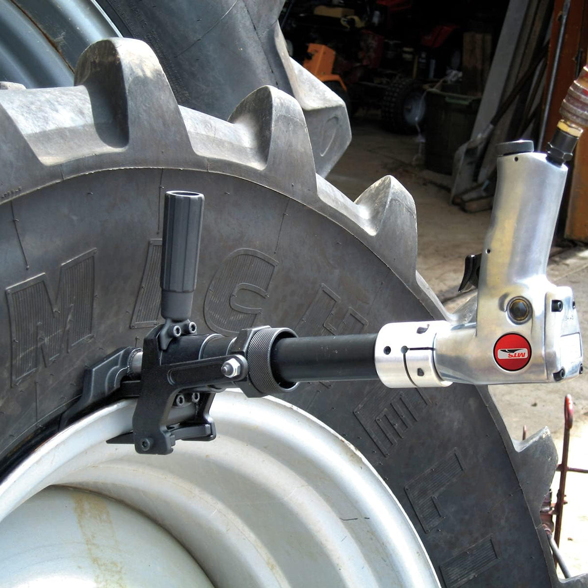 Pneumatic Air Powered Bead Breaker with 2-11/16-Inch Jaw Opening, Handle Exhaust, Includes Storage/Carry Case Y13425